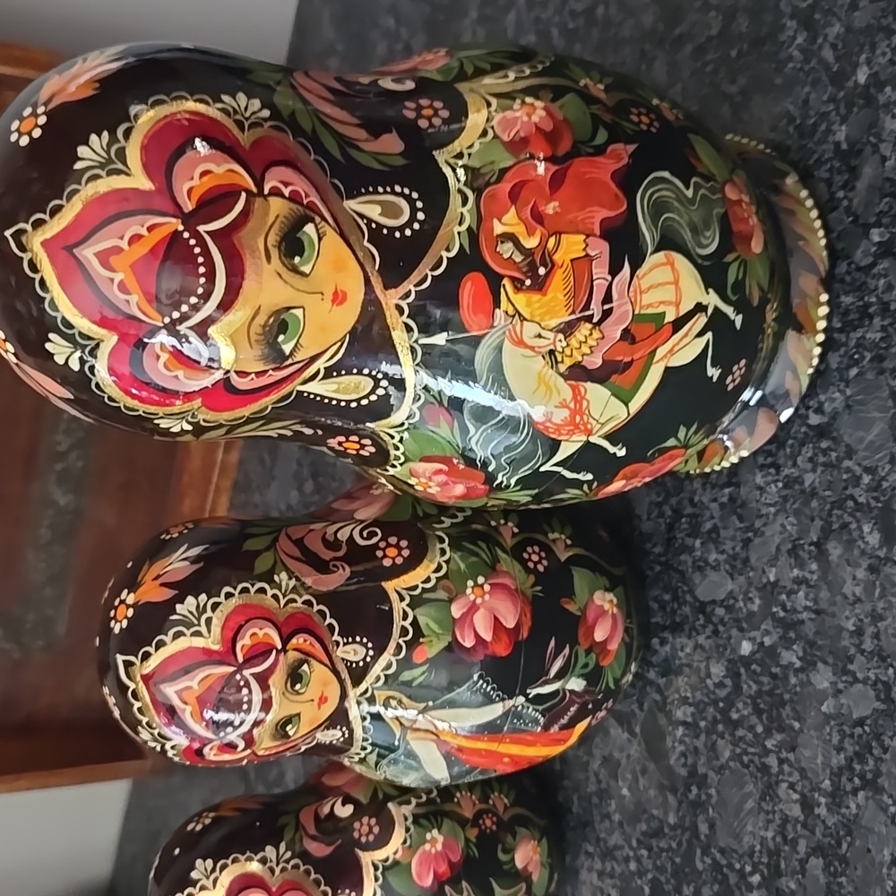 Vintage Russian Matryoshka 9 Piece Handpainted Nesting Wood Dolls - Picture 6 of 16